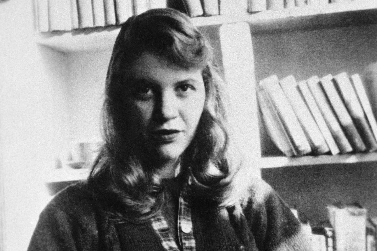 “The Bell of Distress”, by Sylvia Plath: a love song to the mad girl
